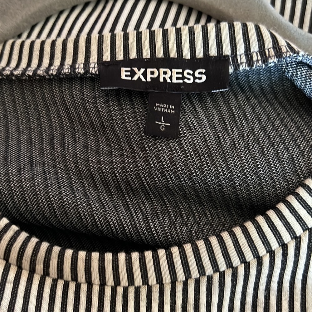 Express Blouse - Picture 3 of 3
